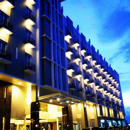 Orchardz Hotel Ayani Pontianak Ngoại thất bức ảnh
