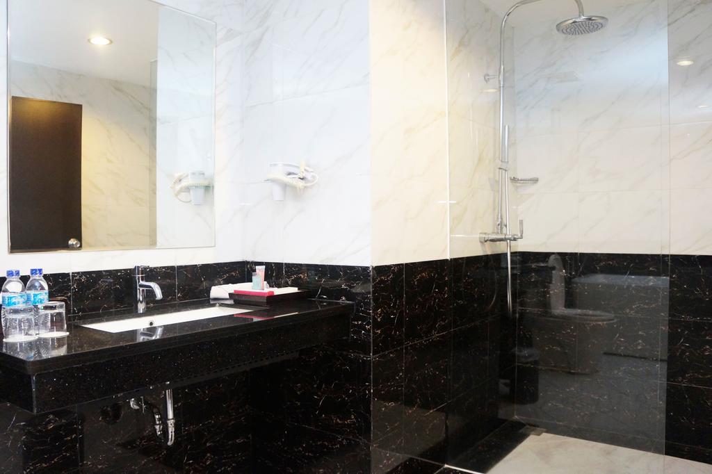 Orchardz Hotel Ayani Pontianak Ngoại thất bức ảnh