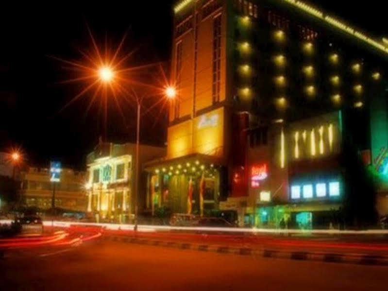 Orchardz Hotel Ayani Pontianak Ngoại thất bức ảnh