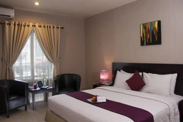 Orchardz Hotel Ayani Pontianak Ngoại thất bức ảnh