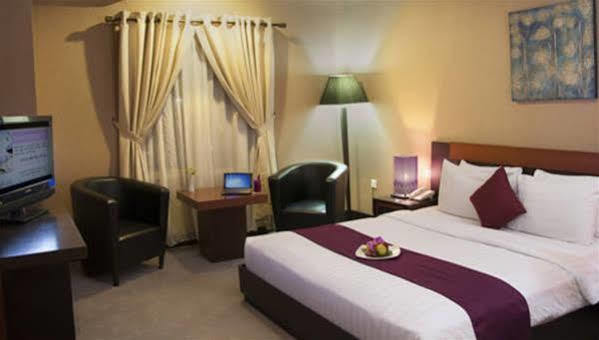 Orchardz Hotel Ayani Pontianak Ngoại thất bức ảnh