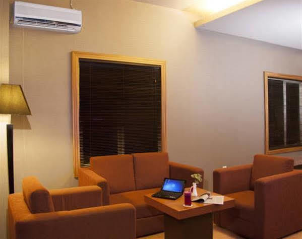 Orchardz Hotel Ayani Pontianak Ngoại thất bức ảnh