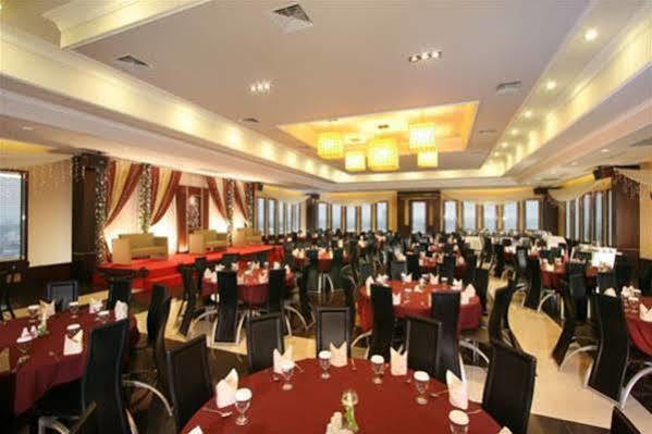 Orchardz Hotel Ayani Pontianak Ngoại thất bức ảnh