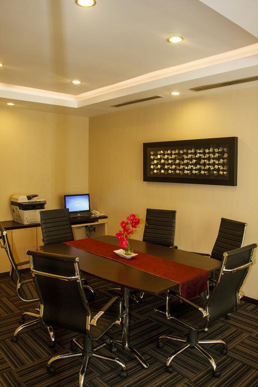 Orchardz Hotel Ayani Pontianak Ngoại thất bức ảnh