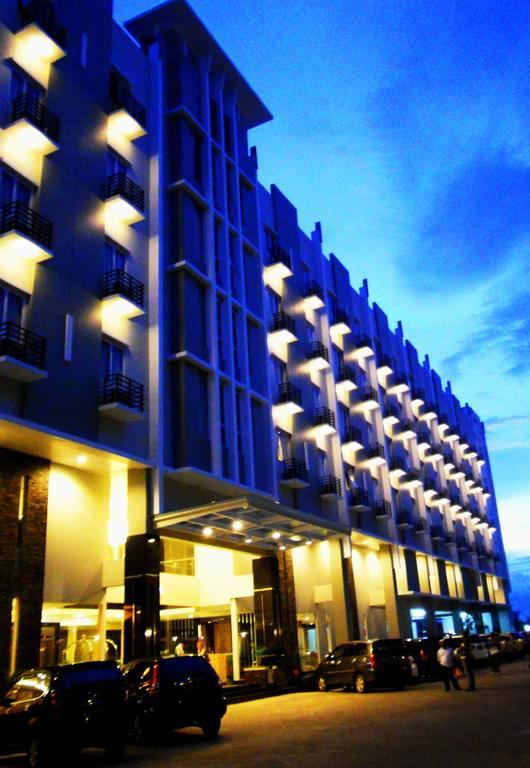 Orchardz Hotel Ayani Pontianak Ngoại thất bức ảnh