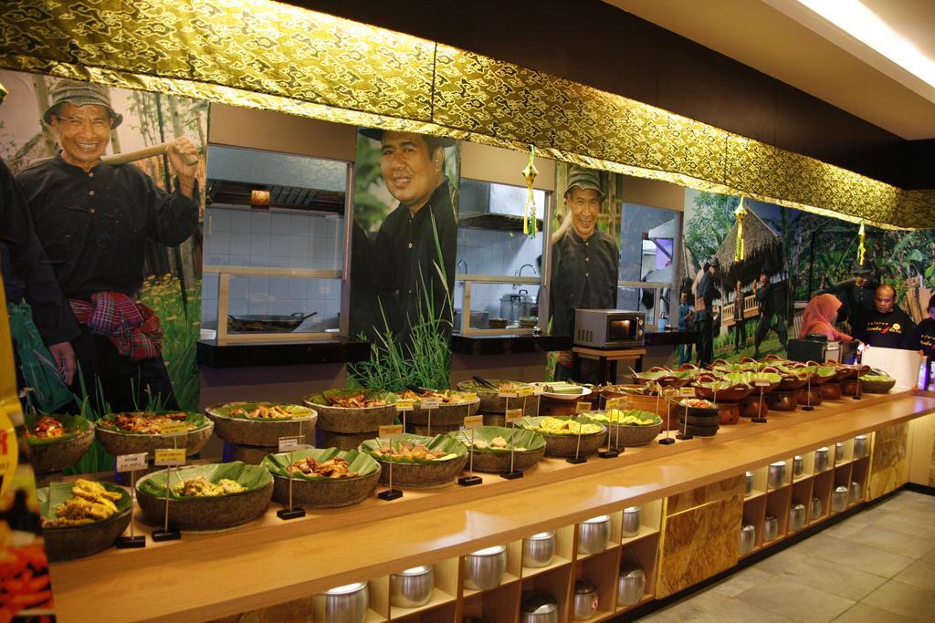 Orchardz Hotel Ayani Pontianak Ngoại thất bức ảnh