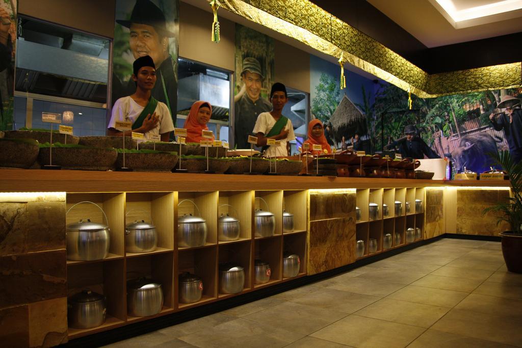 Orchardz Hotel Ayani Pontianak Ngoại thất bức ảnh