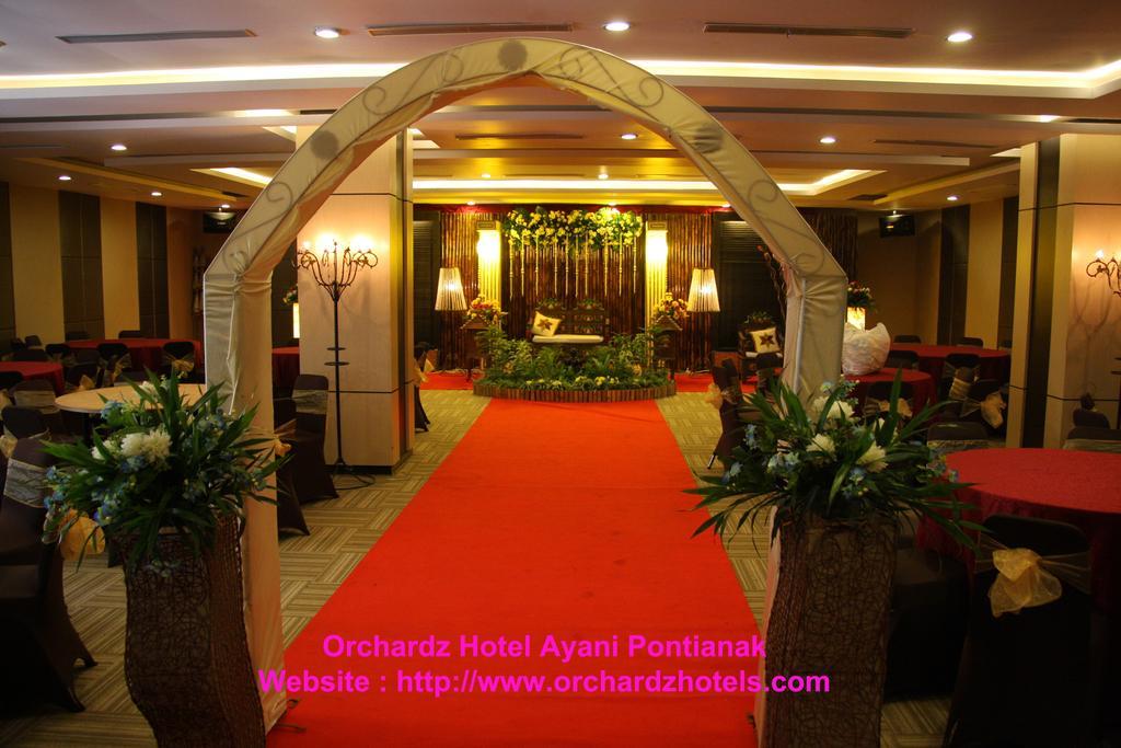 Orchardz Hotel Ayani Pontianak Ngoại thất bức ảnh